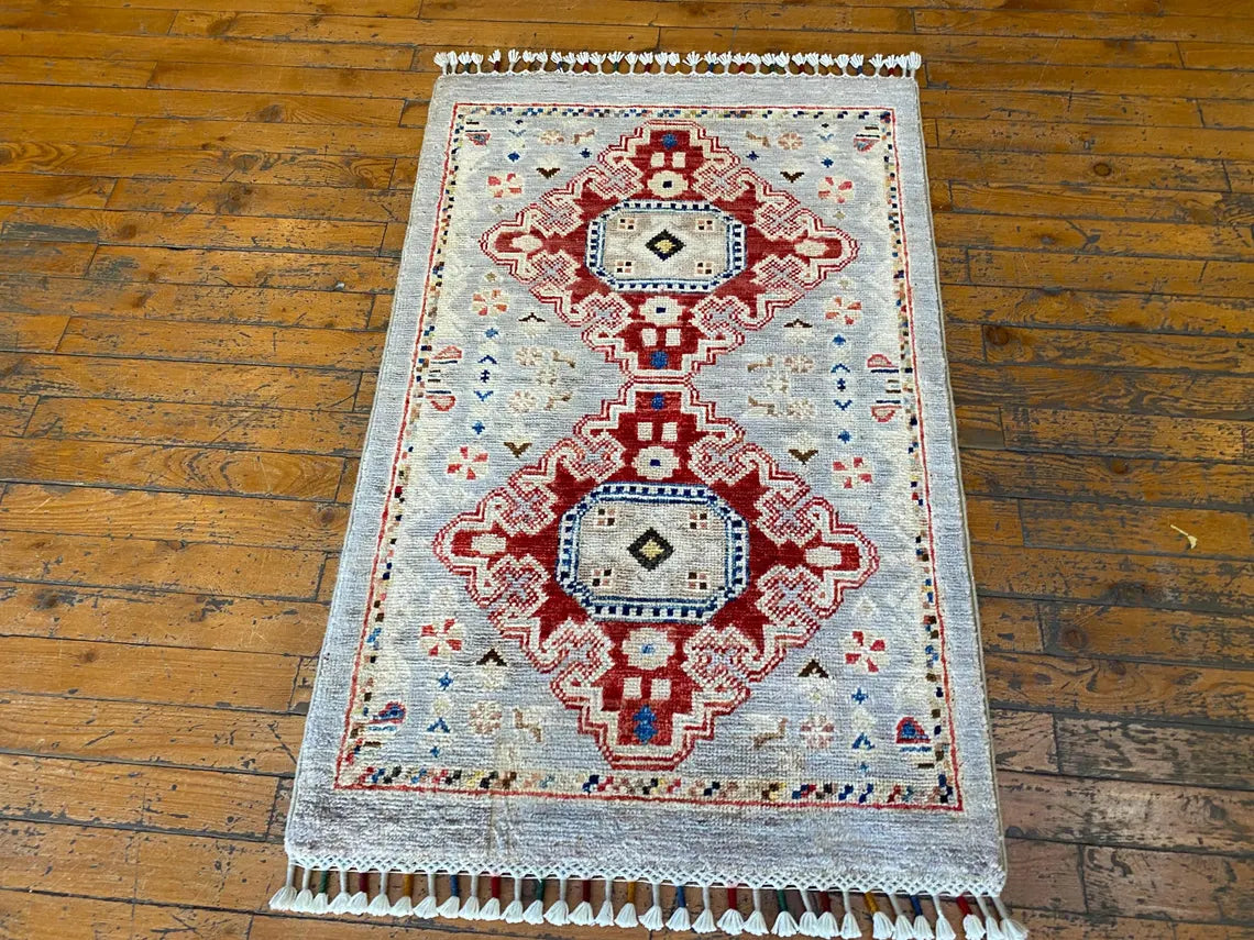 Alfombra pequeña de color crema con tinte natural hecha a mano de 2 x 3 pies