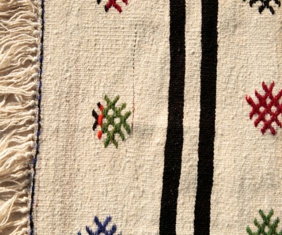 The Fascinating World of Kilims: History, Meaning, and Craftsmanship