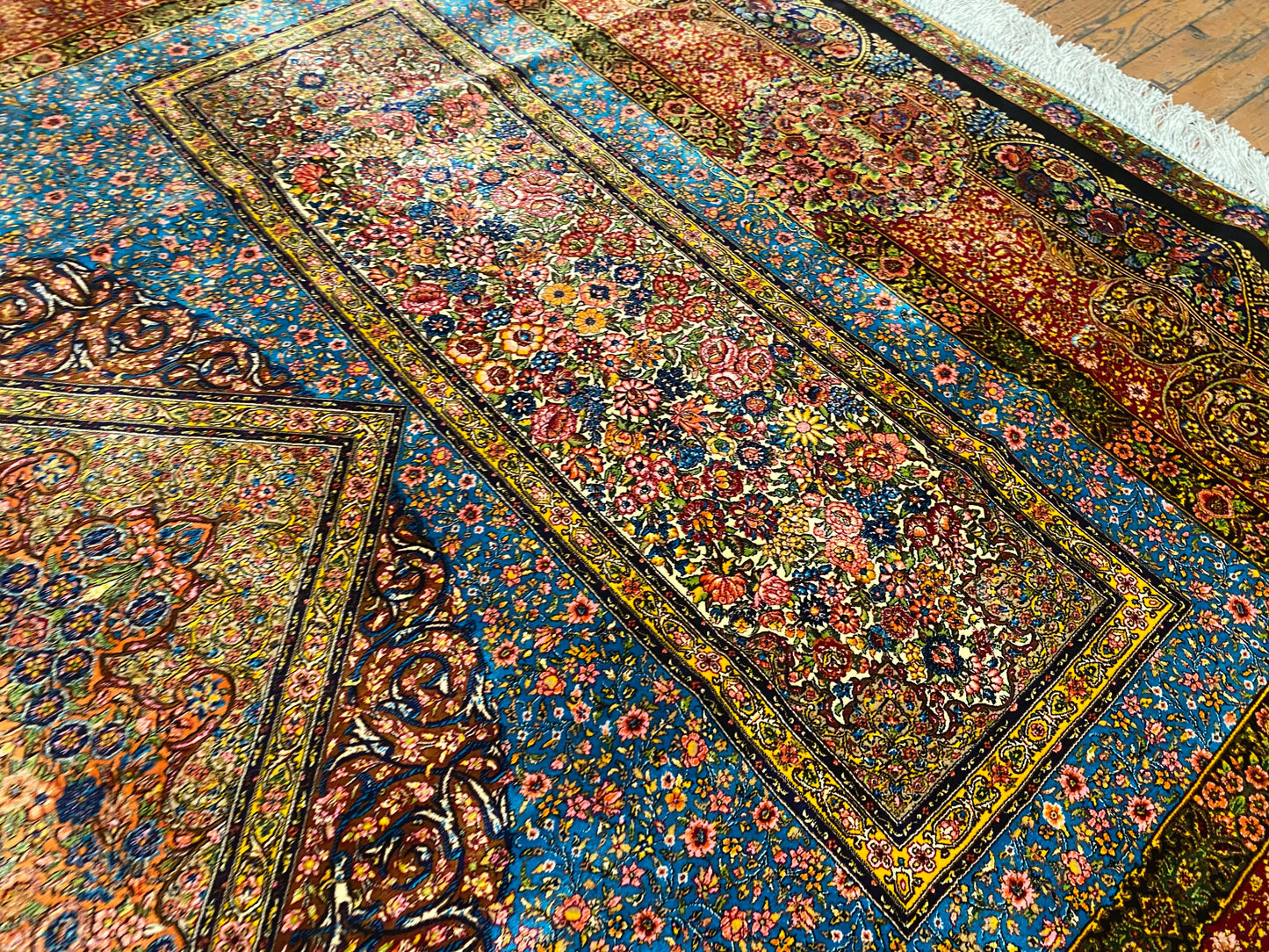 Luxury Turkish Silk Rug with Diamond Medallion Design 5''x7'' Cappadocia Rug Collection