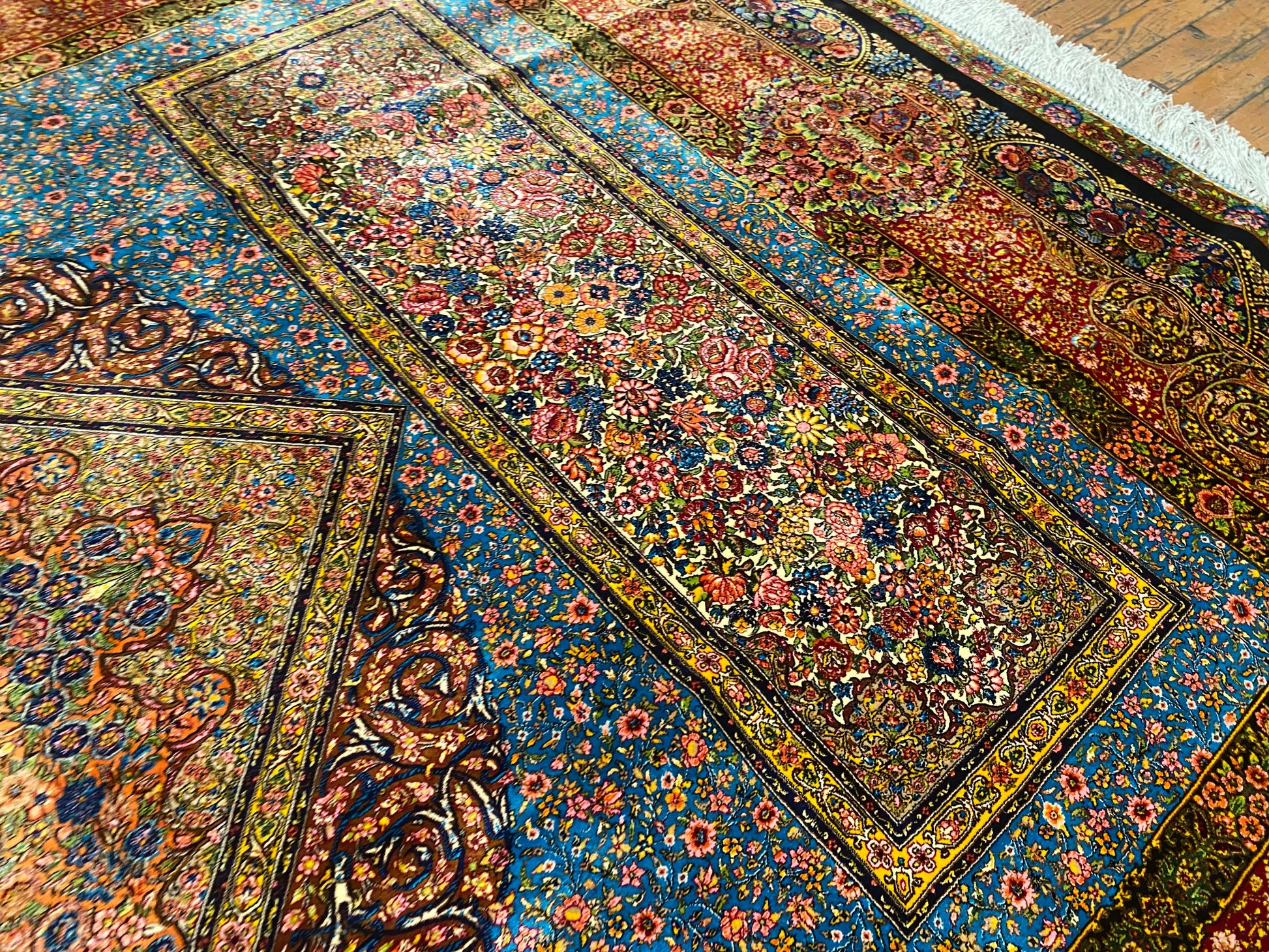 Luxury Turkish Silk Rug with Diamond Medallion Design 5''x7'' Cappadocia Rug Collection