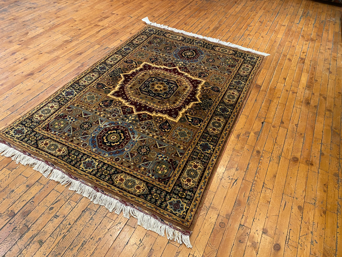 Hand-Knotted Wool Oriental Carpet with Geometric Pattern 4”x5’7”