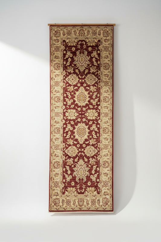 2'7"x6'3" halı beyaz arka planda asılı