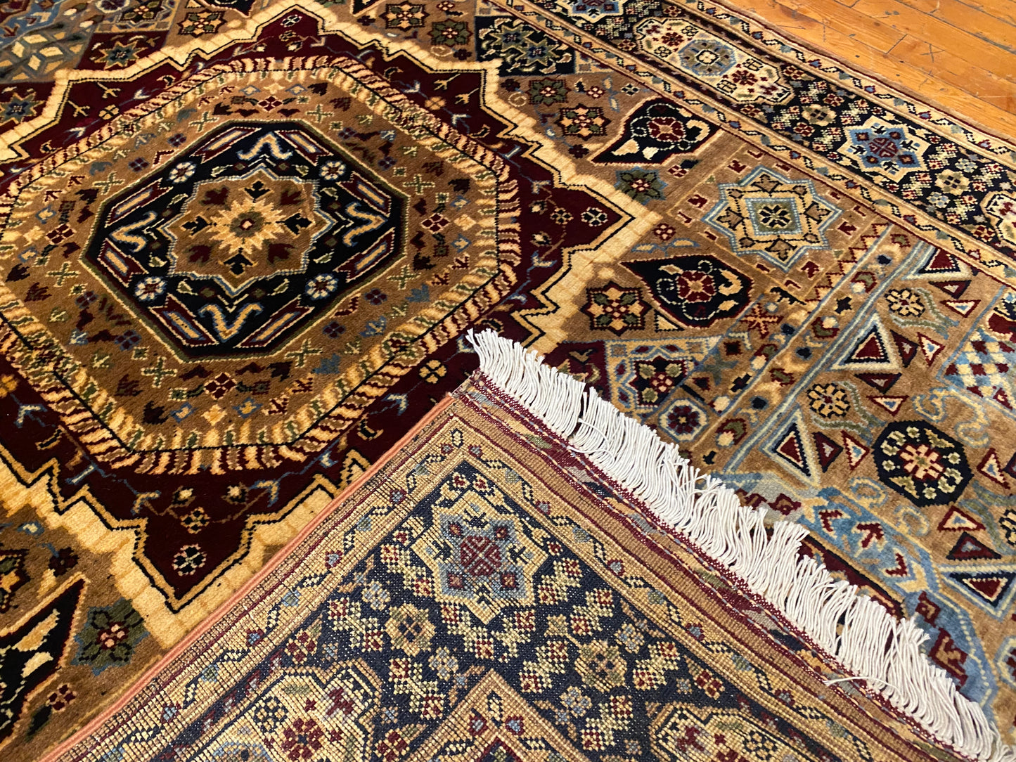 Hand-Knotted Wool Oriental Carpet with Geometric Pattern 4”x5’7”