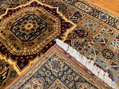 Hand-Knotted Wool Oriental Carpet with Geometric Pattern 4”x5’7”