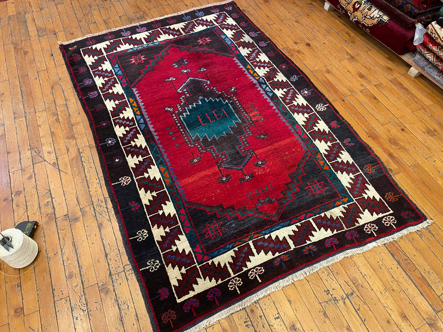 Dark Colors Traditional Handmade Rug 4x6ft