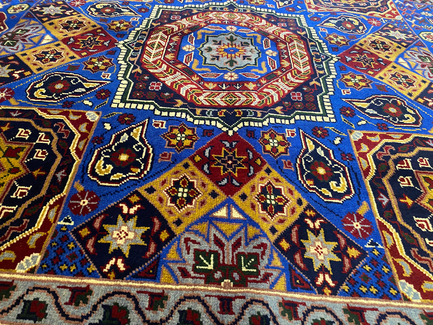 High-Quality Hand-Knotted Geometric Wool Rug, Oriental Style 5”x7”