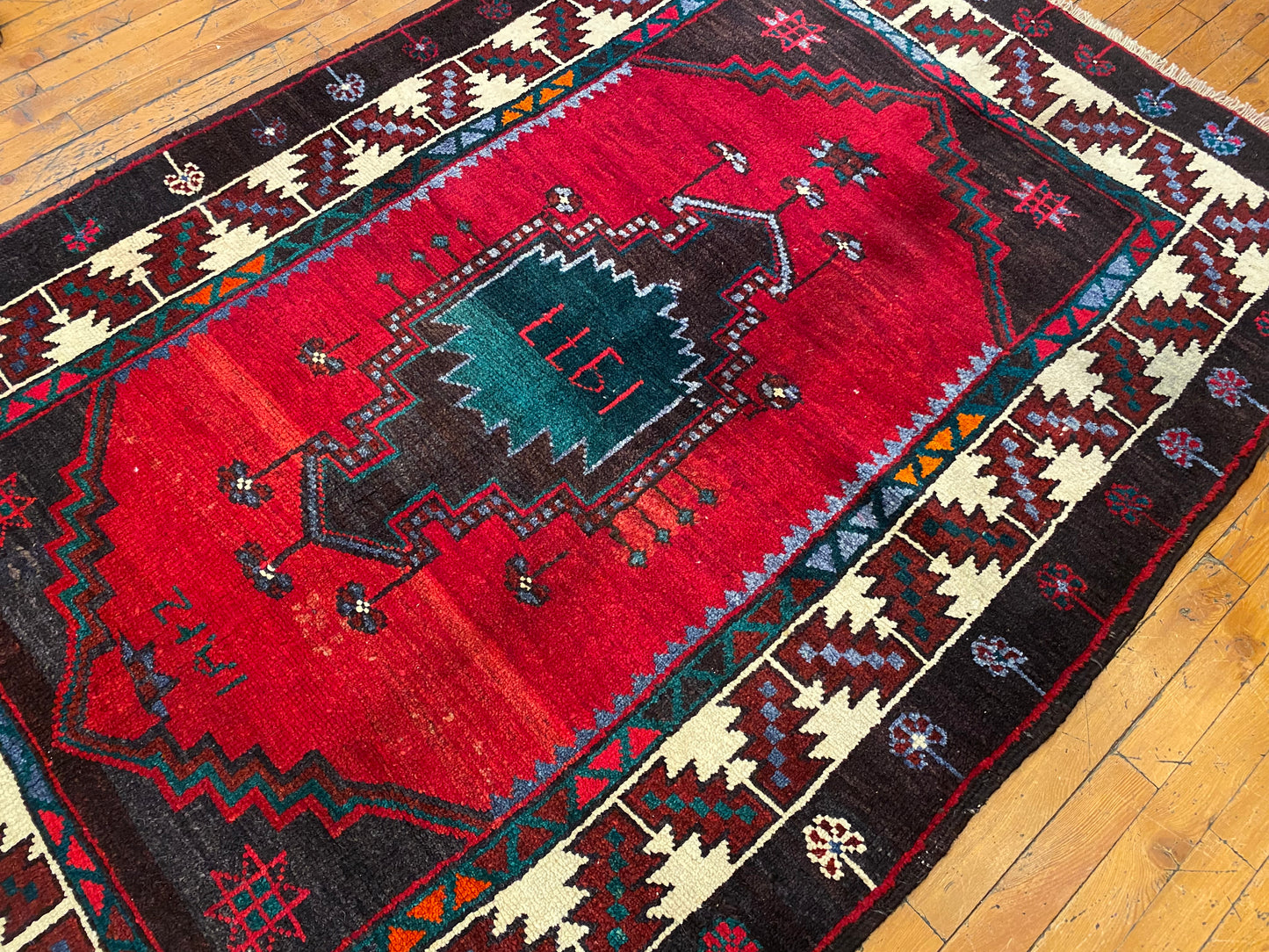 Dark Colors Traditional Handmade Rug 4x6ft