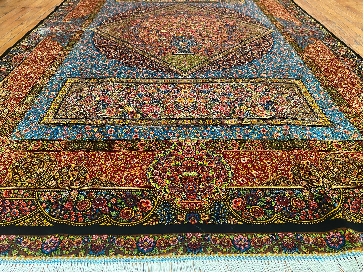 Luxury Turkish Silk Rug with Diamond Medallion Design 5''x7'' Cappadocia Rug Collection