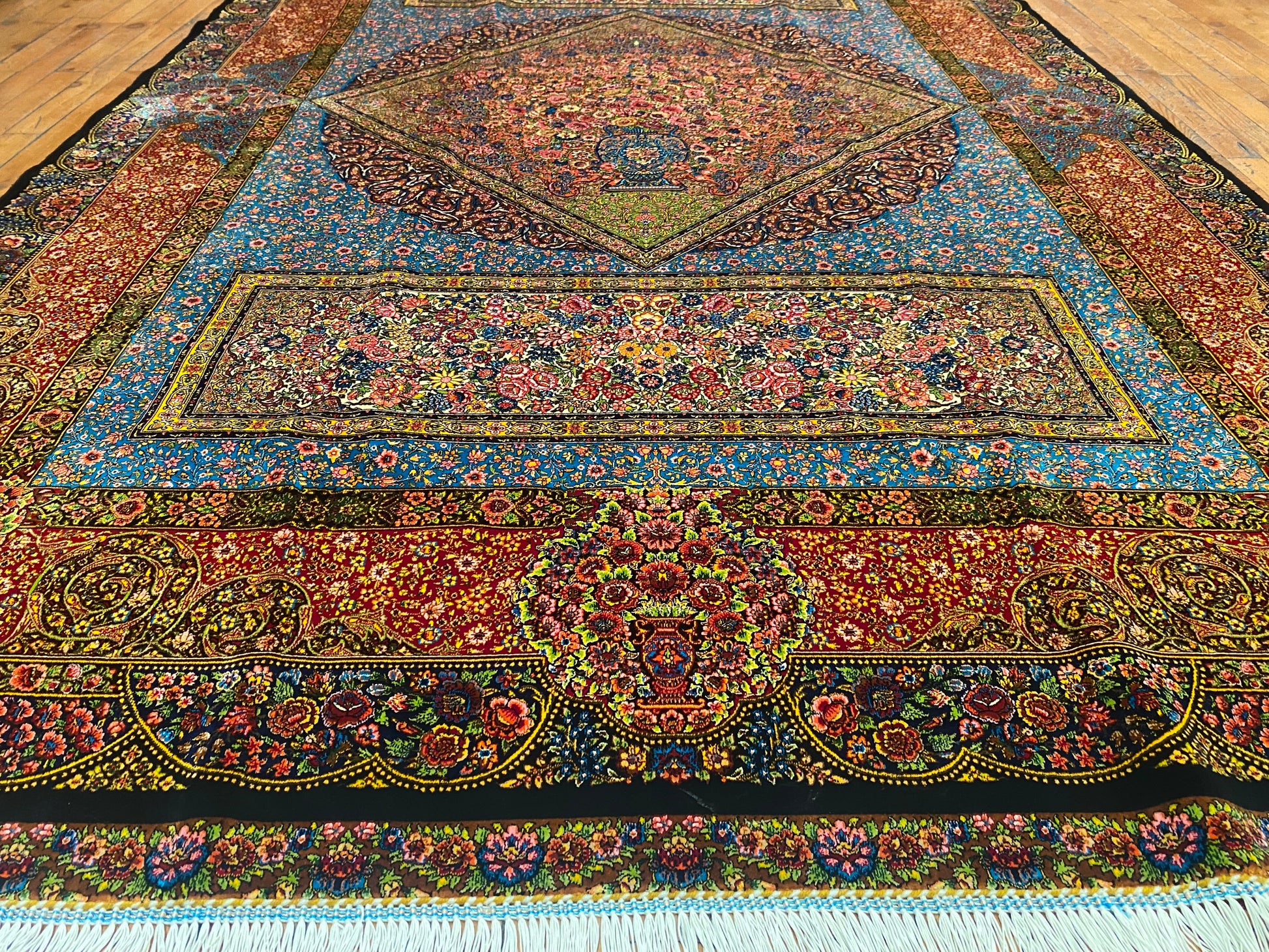 Luxury Turkish Silk Rug with Diamond Medallion Design 5''x7'' Cappadocia Rug Collection