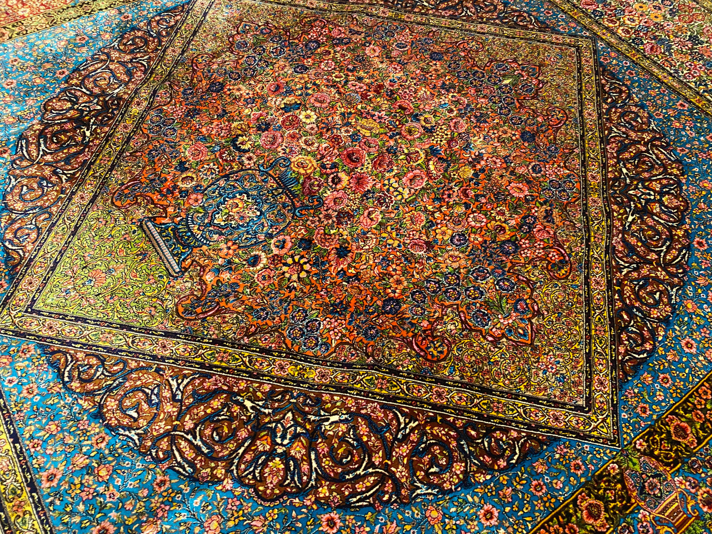 Luxury Turkish Silk Rug with Diamond Medallion Design 5''x7'' Cappadocia Rug Collection