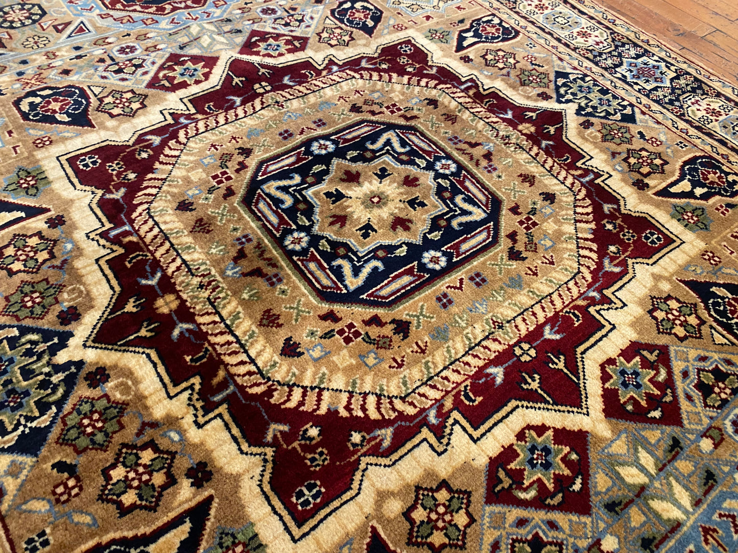Hand-Knotted Wool Oriental Carpet with Geometric Pattern 4”x5’7”