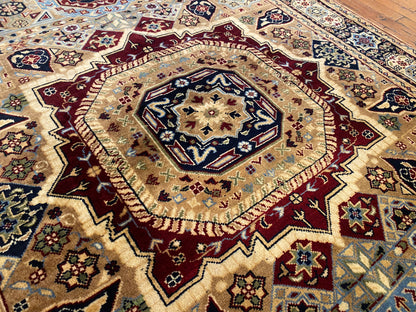 Hand-Knotted Wool Oriental Carpet with Geometric Pattern 4”x5’7”