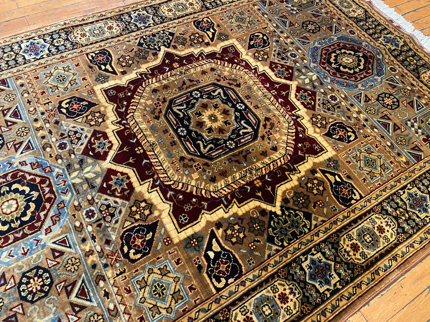 Hand-Knotted Wool Oriental Carpet with Geometric Pattern 4”x5’7”