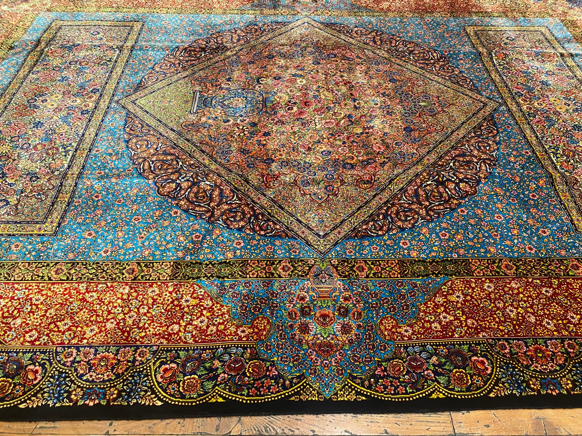 Luxury Turkish Silk Rug with Diamond Medallion Design 5''x7'' Cappadocia Rug Collection
