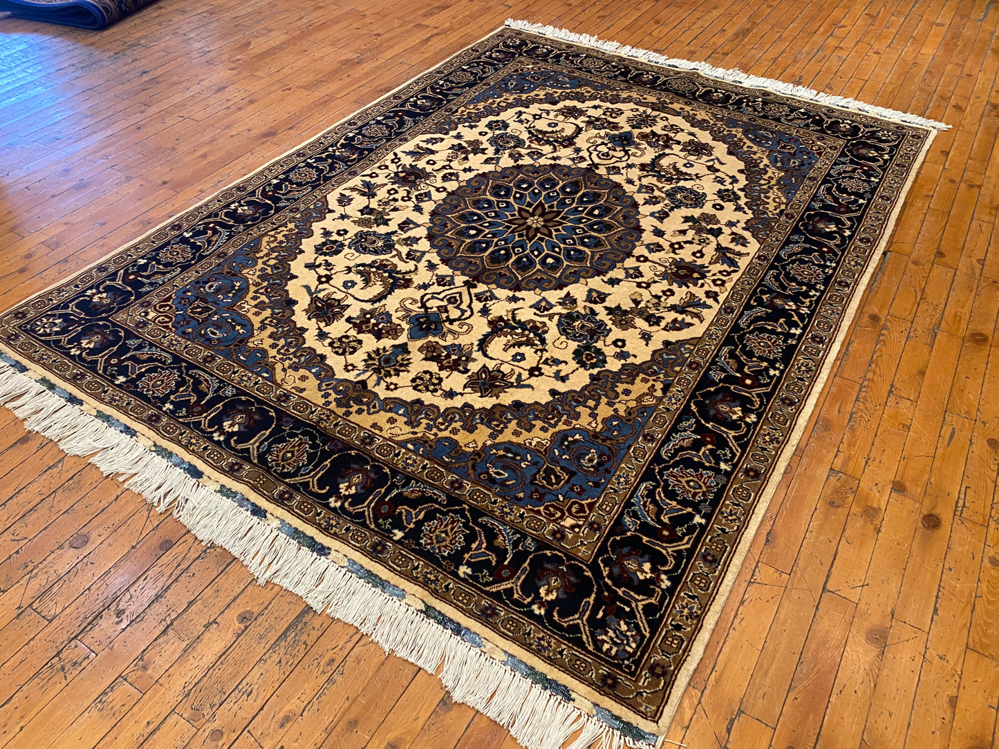 Classic Handmade Wool Oriental Carpet with Geometric Layout 5”x7”