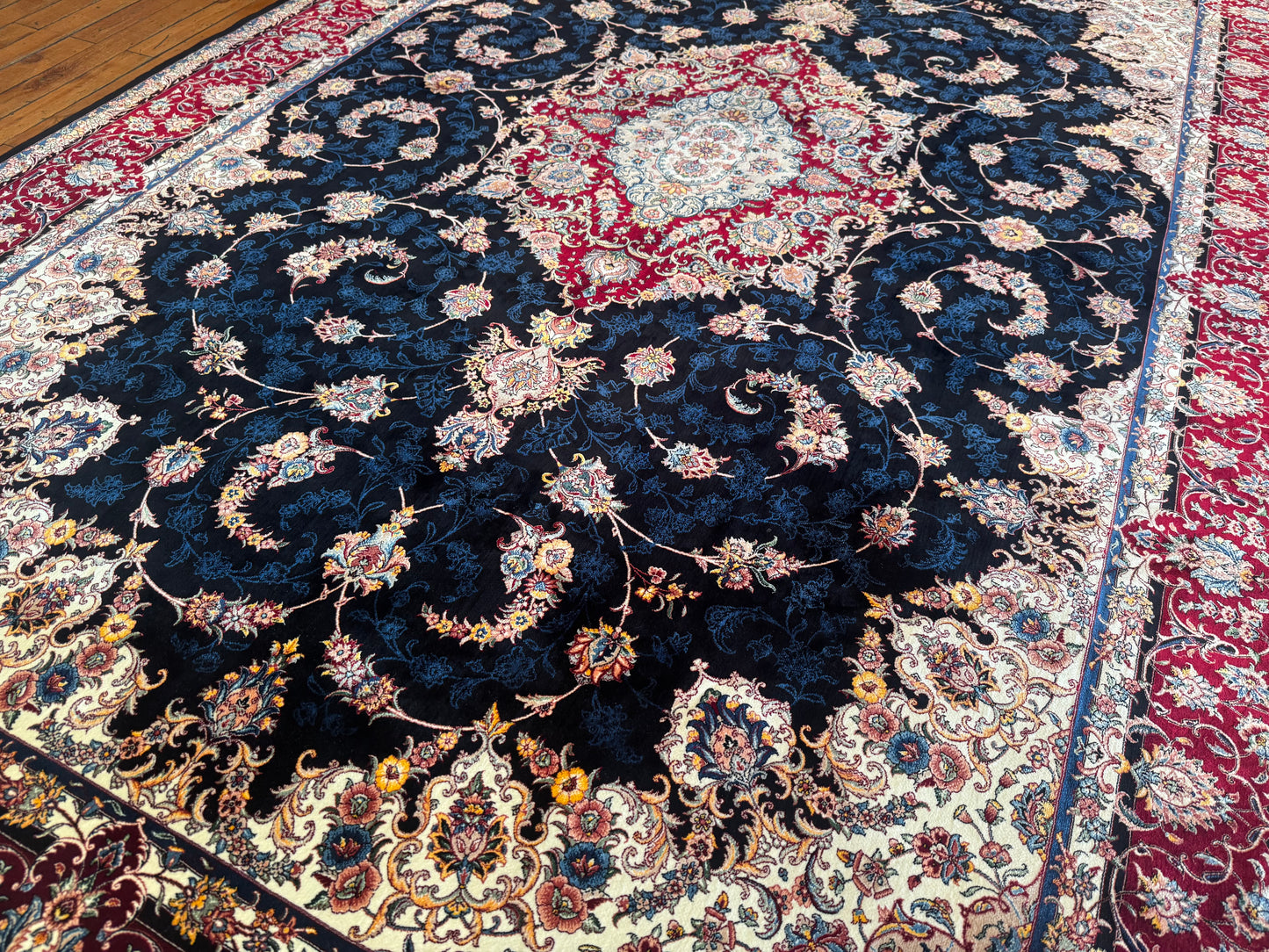 Luxury Turkish Silk Rug with Floral Medallion Design 5x8 ft