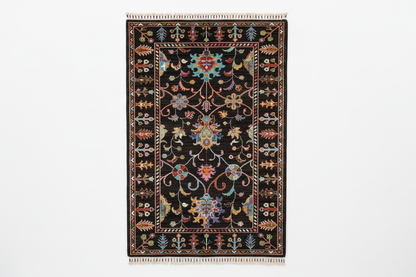 Black Floral Carpet - asılı beyaz arka plan