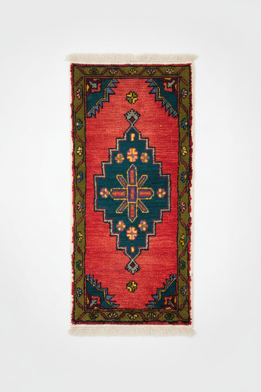Cappadocia rug 2x4 - Beyaz arka planda asılı
