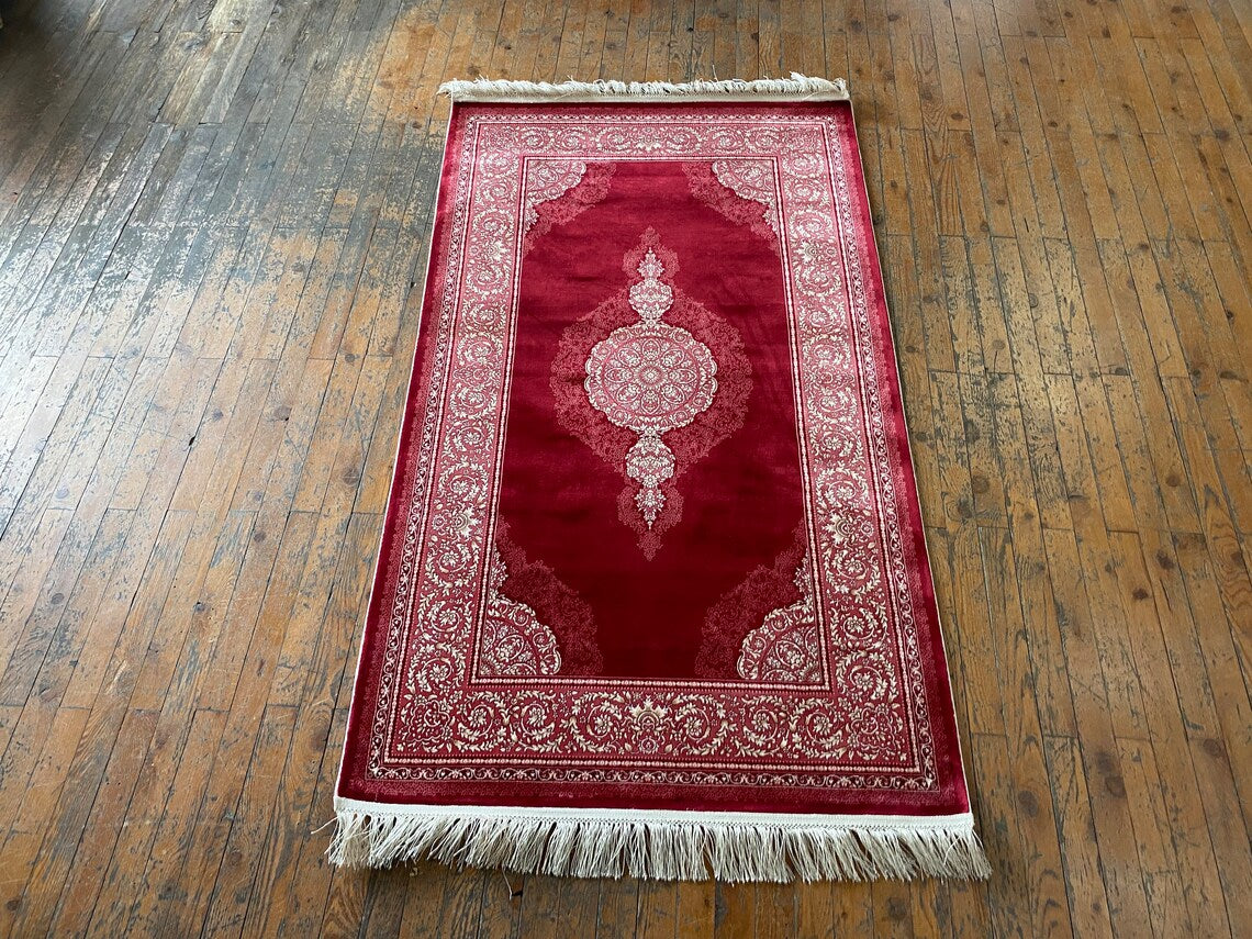 4x6 Medallion Red Silk Carpet - Turkish Luxury Rug Cappadocia Rug Collection