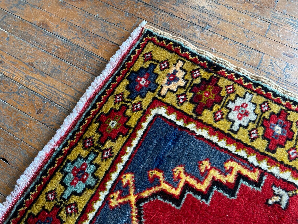 TRADITIONAL SMALL HANDMADE CARPET 2x4ft