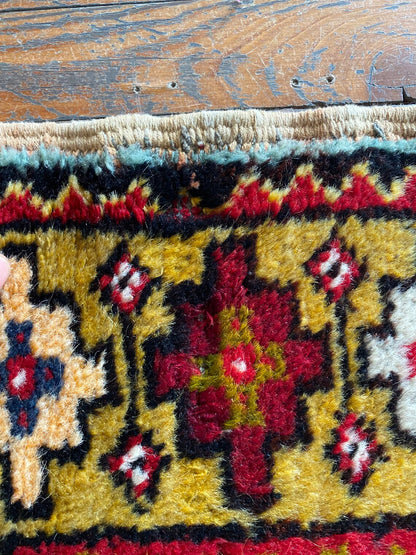 TRADITIONAL SMALL HANDMADE CARPET 2x4ft