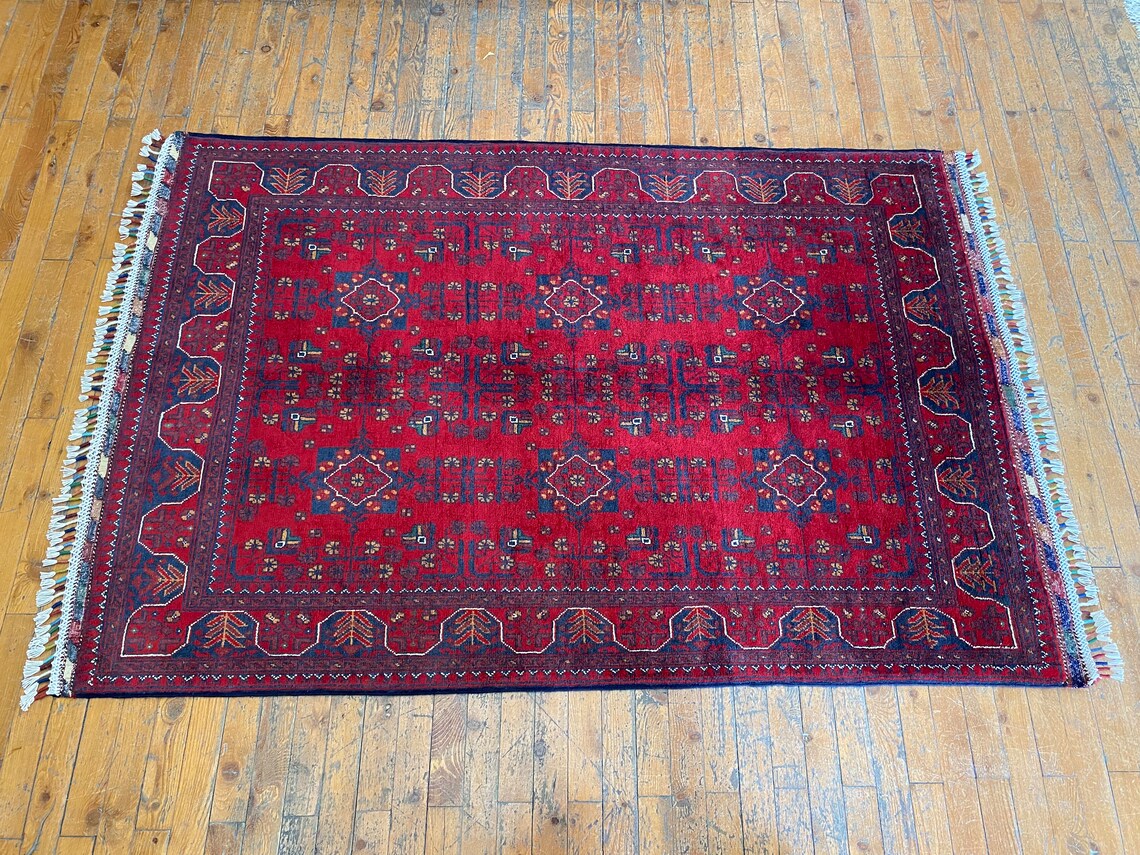 IMPRESIONANTE ALFOMBRA HECHA A MANO CON TINTE NATURAL DE 4X6