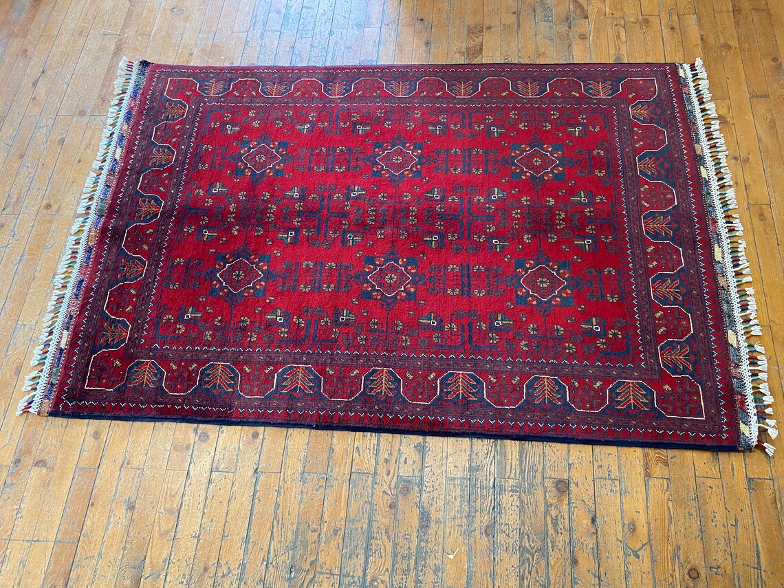 IMPRESIONANTE ALFOMBRA HECHA A MANO CON TINTE NATURAL DE 4X6