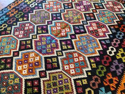 7x10ft GEOMETRIC OVERSIZE SALOON KILIM