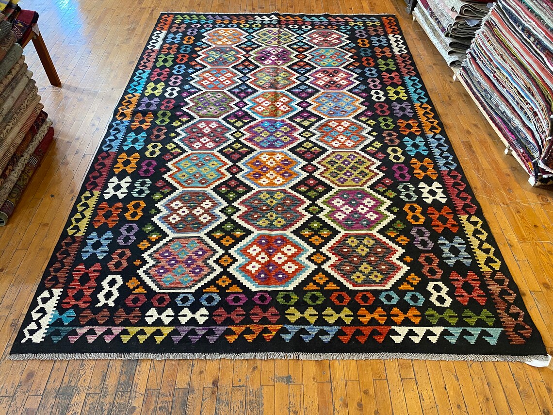 7x10ft GEOMETRIC OVERSIZE SALOON KILIM