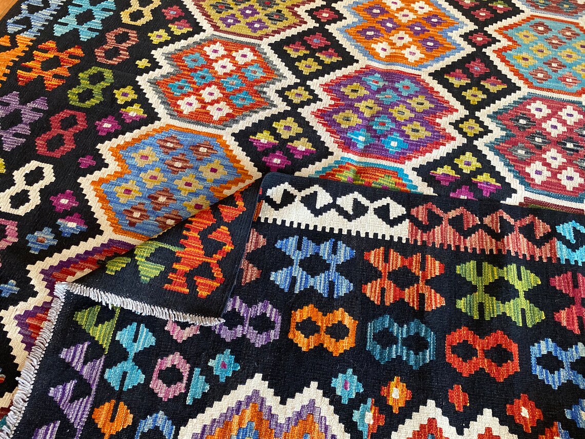 7x10ft GEOMETRIC OVERSIZE SALOON KILIM