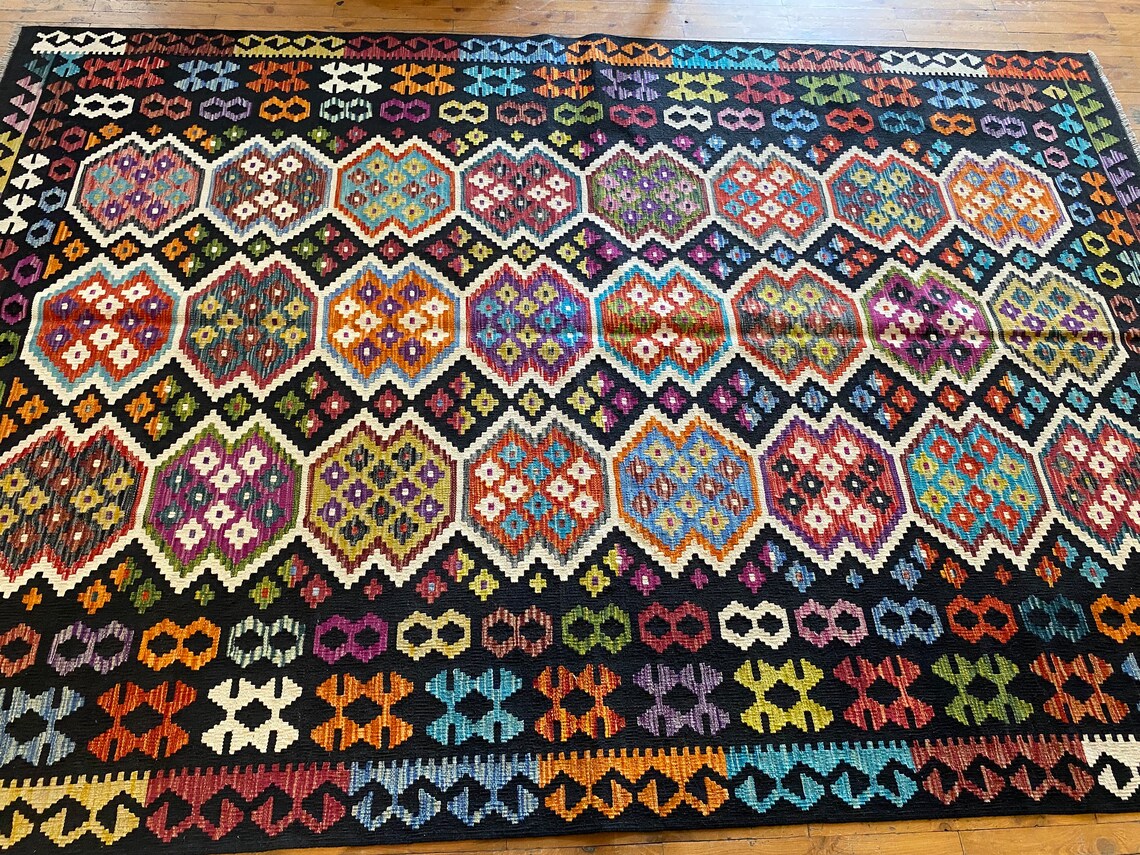 7x10ft GEOMETRIC OVERSIZE SALOON KILIM