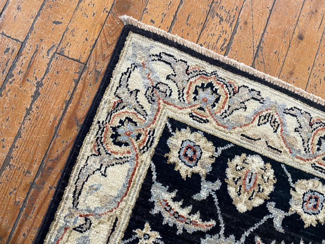 Pequeña alfombra floral hecha a mano