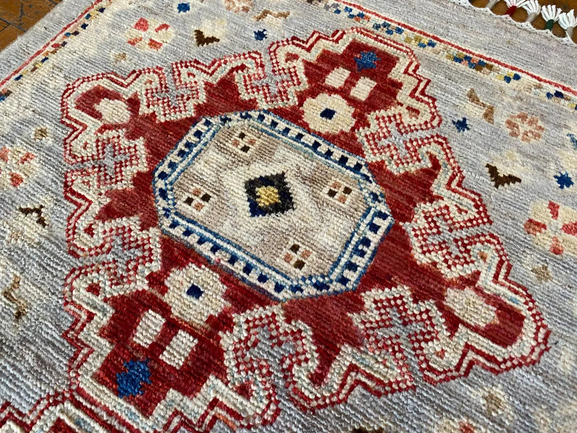 Alfombra pequeña de color crema con tinte natural hecha a mano de 2 x 3 pies