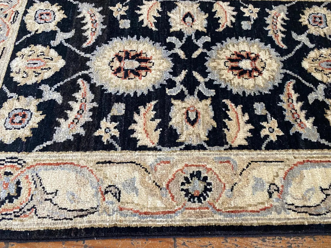 Pequeña alfombra floral hecha a mano