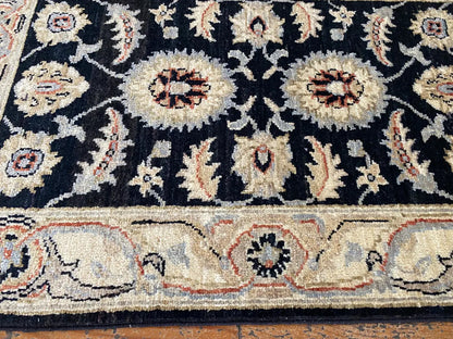 Pequeña alfombra floral hecha a mano