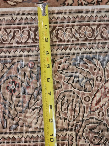 Impresionante alfombra Hereke legendaria de la década de 1950 con pelo de lana y teñido natural de 6'7" × 10'5"