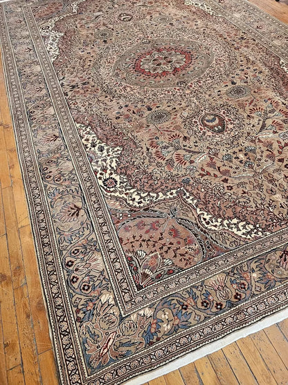 Impresionante alfombra Hereke legendaria de la década de 1950 con pelo de lana y teñido natural de 6'7" × 10'5"