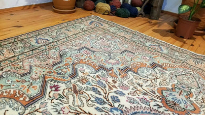 Alfombra para sala de estar con detalles intrincados, alfombra turca Hereke de los años 1930-1940, 6'7" x 9'7"