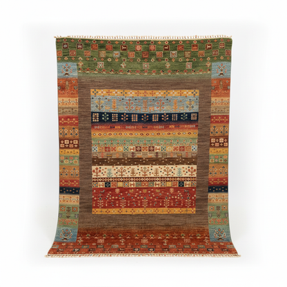 Tribal Gabbeh Rug - asılı orijinal korunmuş beyaz arka plan