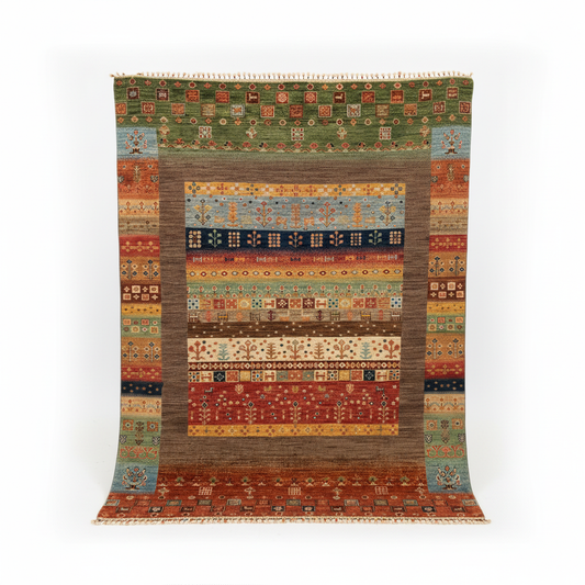 Tribal Gabbeh Rug - asılı orijinal korunmuş beyaz arka plan